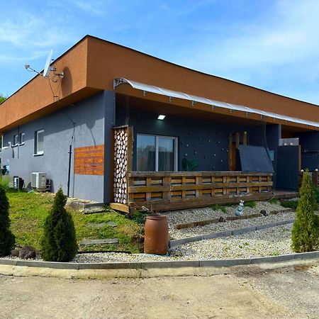Apartmany Apollo Michalovce Bagian luar foto