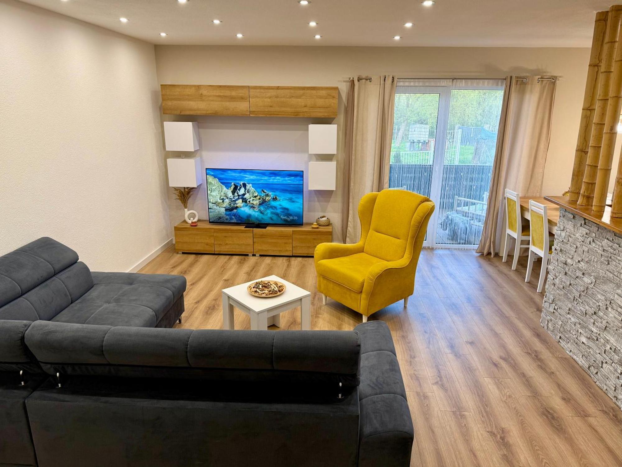 Apartmany Apollo Michalovce Bagian luar foto