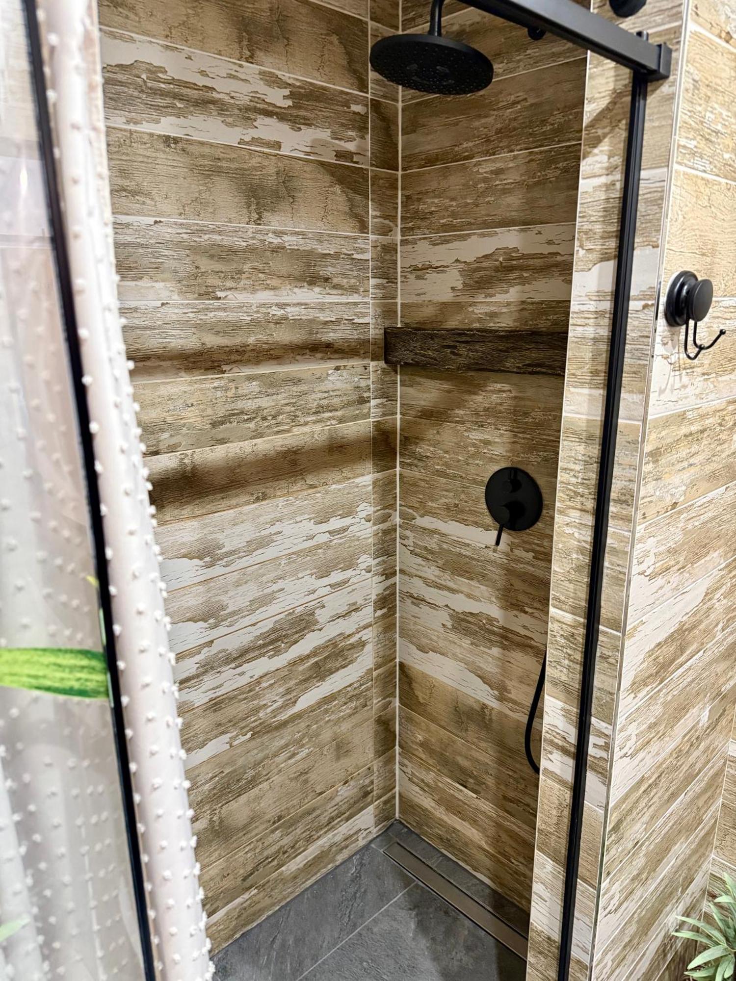 Apartmany Apollo Michalovce Bagian luar foto